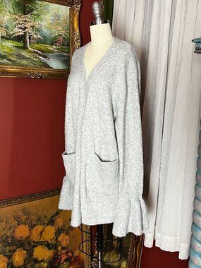 Soft Sweater flare cuffs
